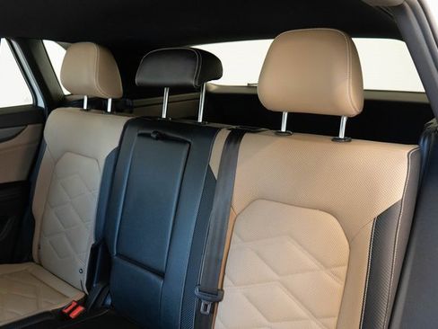 Used 2024 Volkswagen Atlas Cross Sport SE image 16