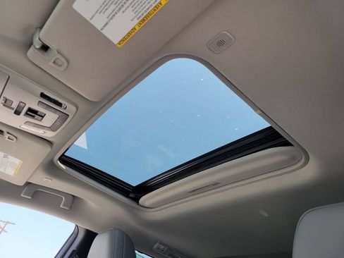 Used 2025 Toyota Sienna XLE w/ XLE Plus Package FWD image 18