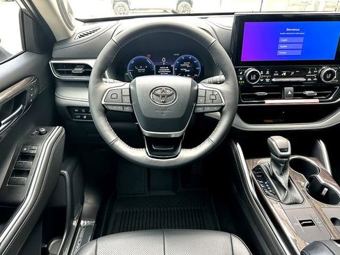 New 2026 Toyota Highlander Limited AWD/4WD image 19