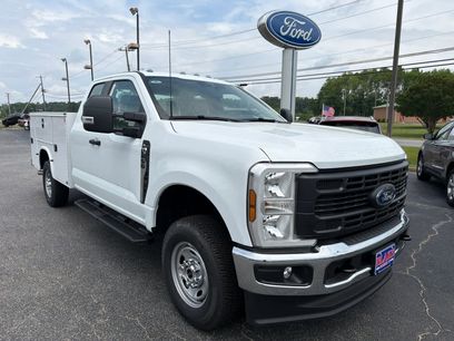 New 2025 Ford F250 XL w/ FX4 Off-Road Package
