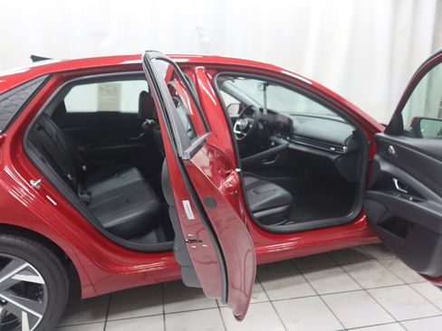 Used 2025 Hyundai Elantra Limited FWD image 9
