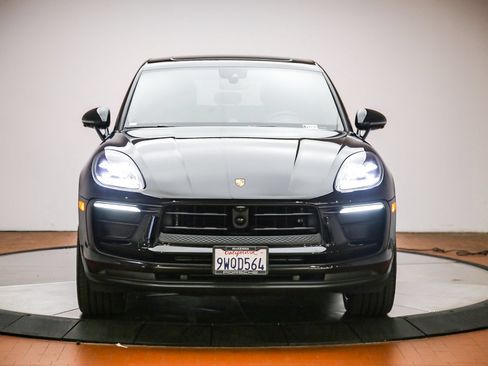 Certified 2026 Porsche Macan AWD/4WD image 10