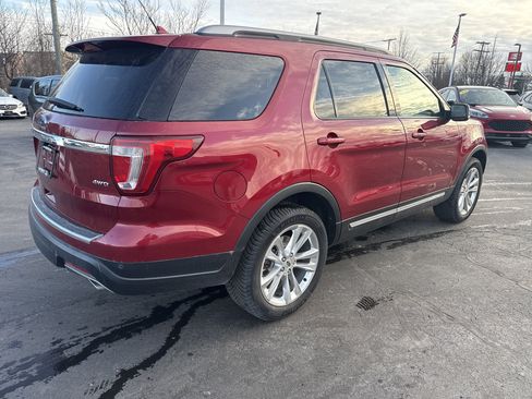 Used 2018 Ford Explorer XLT w/ Equipment Group 202A image 9