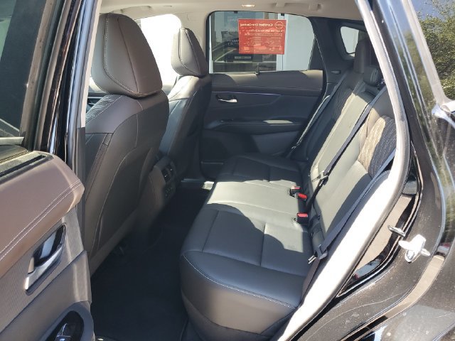 Certified 2025 Nissan Murano Platinum w/ Cargo Package AWD/4WD image 32
