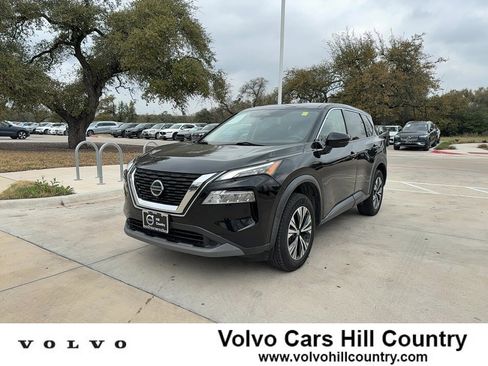 Used 2021 Nissan Rogue SV image 1