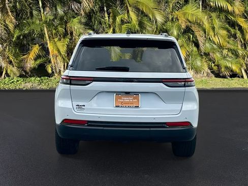 Used 2023 Jeep Grand Cherokee Altitude image 6