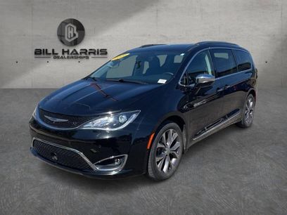 Used 2020 Chrysler Pacifica Limited w/ Tire & Wheel Group
