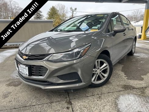 Used 2018 Chevrolet Cruze LT image 1