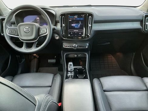 Used 2024 Volvo XC40 B5 Plus image 11