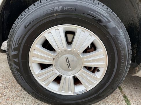 Used 2007 Lincoln Navigator Ultimate image 22