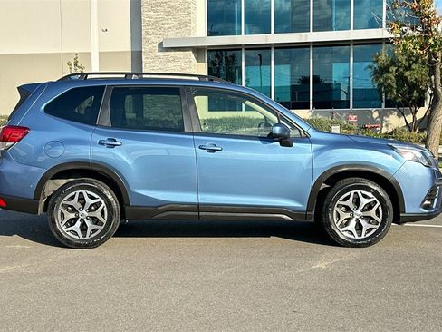 Used 2022 Subaru Forester Premium w/ Popular Package #2 image 3