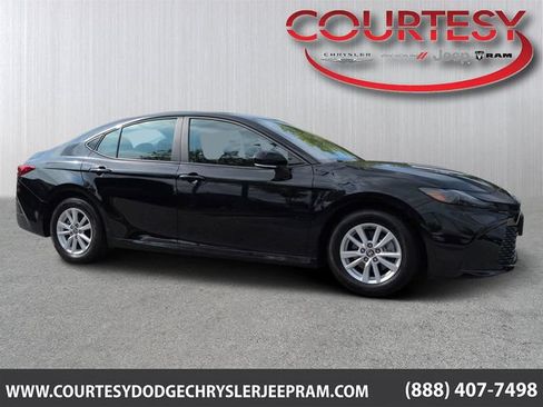 Used 2025 Toyota Camry LE FWD image 1