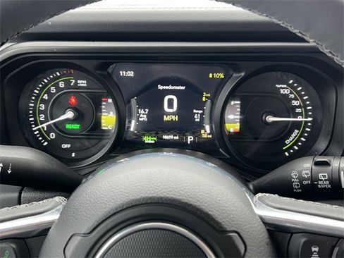 Used 2025 Jeep Wrangler Unlimited Sahara image 18