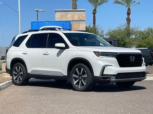 Certified 2025 Honda Pilot Touring image 4