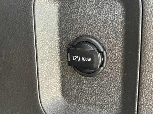 Used 2025 Kia Carnival LXS FWD image 16