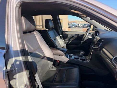 Used 2019 Jeep Grand Cherokee Limited image 24