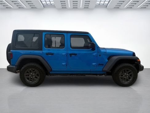 Used 2024 Jeep Wrangler Unlimited Sport AWD/4WD image 2