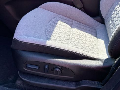 Used 2023 Chevrolet Equinox LT image 9