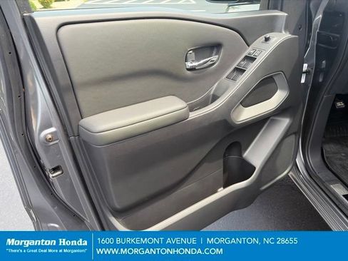 Used 2022 Nissan Frontier SV AWD/4WD image 13