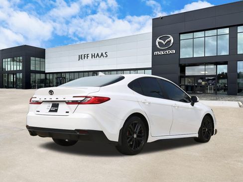 Used 2026 Toyota Camry SE w/ Convenience Package FWD image 3