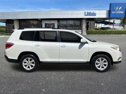 Used 2012 Toyota Highlander SE FWD image 9