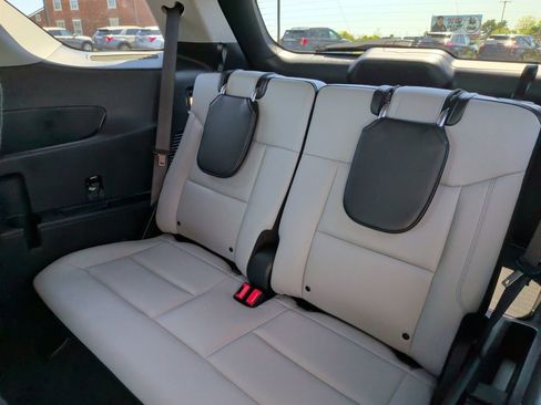 Used 2021 Ford Explorer XLT w/ Equipment Group 202A AWD/4WD image 18