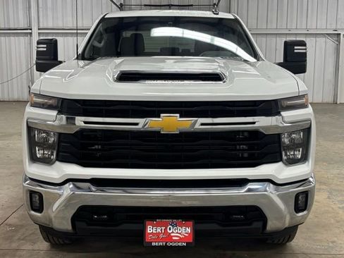 Used 2025 Chevrolet Silverado 2500 LT w/ Convenience Package AWD/4WD image 2