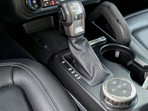 Used 2025 Ford Bronco Badlands image 20