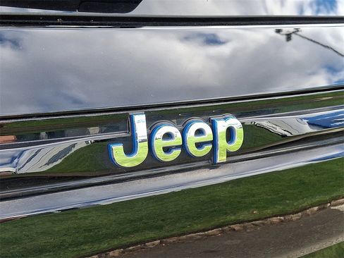 Used 2023 Jeep Grand Cherokee 4WD 4xe w/ Luxury Tech Group II image 29