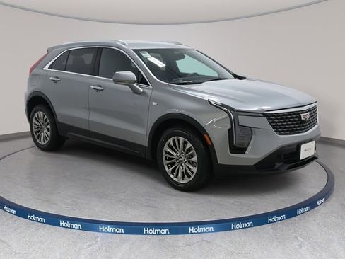 Used 2024 Cadillac XT4 Premium Luxury image 3