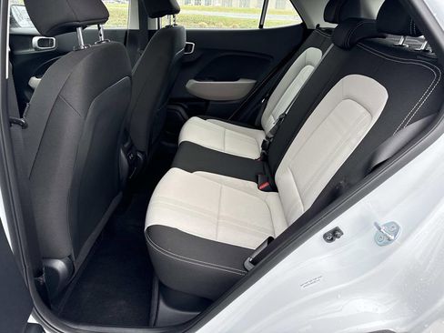 Used 2025 Hyundai Venue SEL FWD image 22