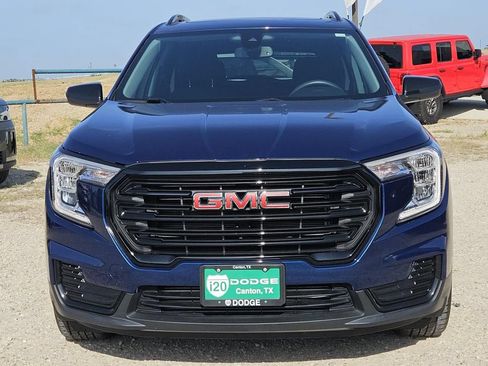 Used 2023 GMC Terrain SLE w/ Driver Convenience Package FWD image 3