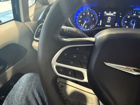 Used 2022 Chrysler Voyager LX image 19