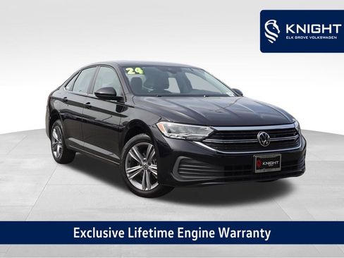 Used 2024 Volkswagen Jetta SE image 1