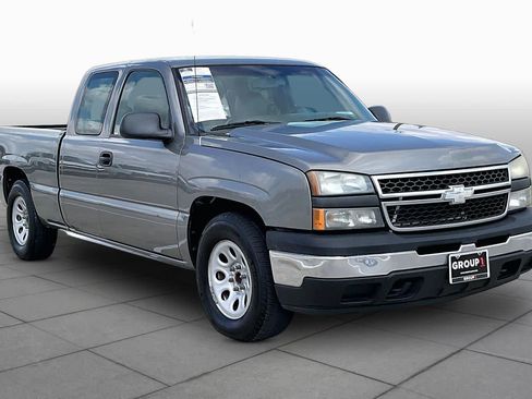 Used 2006 Chevrolet Silverado 1500 W/T RWD image 2