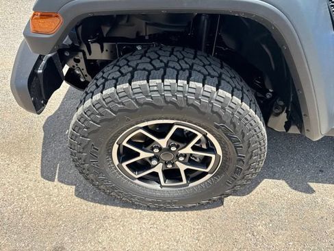 New 2026 Jeep Gladiator Rubicon w/ Technology Group AWD/4WD image 8