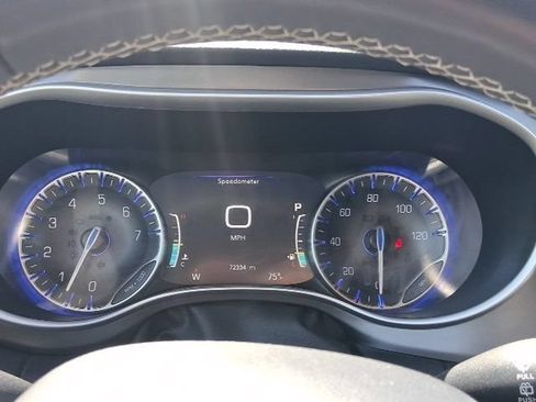 Used 2024 Chrysler Pacifica Touring-L FWD image 22
