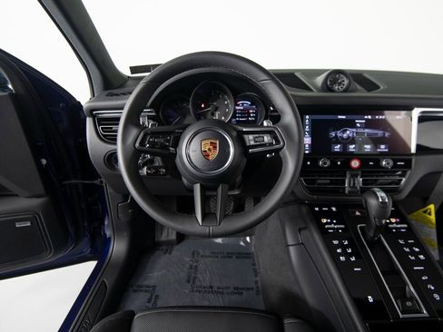 New 2026 Porsche Macan image 18