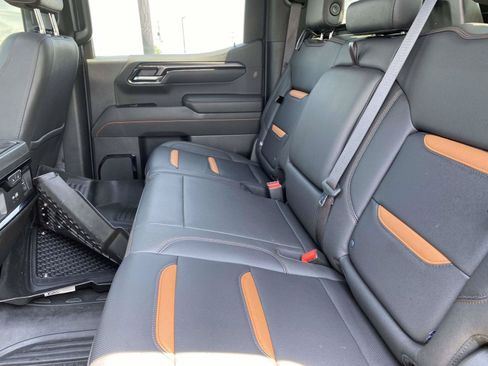 Used 2023 GMC Sierra 1500 AT4 w/ Technology Package AWD/4WD image 11