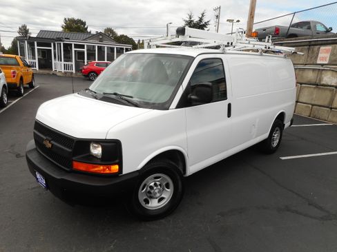 Used 2016 Chevrolet Express 2500 w/ Cold Climate Package RWD image 4