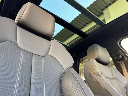 Used 2024 Audi Q5 e Premium Plus w/ Premium Plus Package image 10