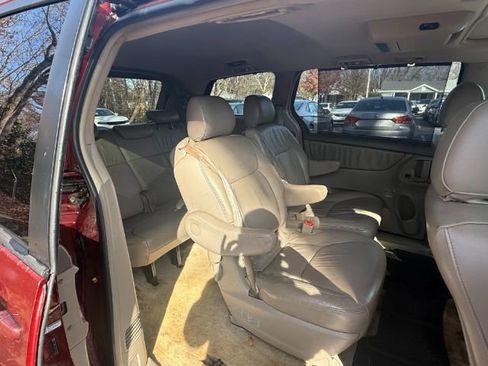 Used 2007 Toyota Sienna XLE Limited image 10