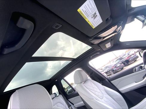 Used 2023 BMW X5 xDrive40i w/ M Sport Package image 13