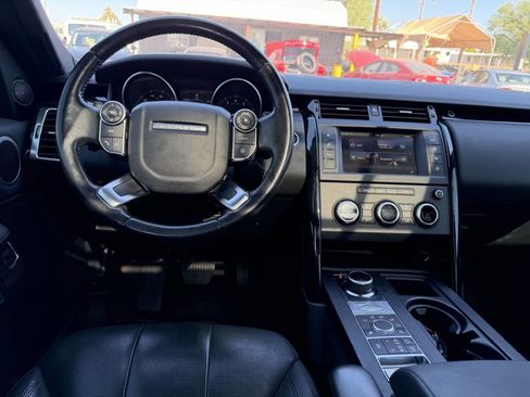 Used 2017 Land Rover Discovery SE image 20