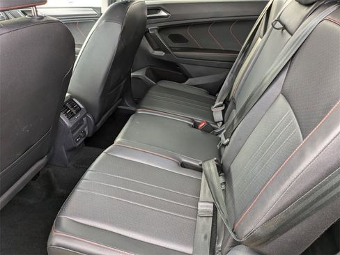 Used 2024 Volkswagen Tiguan SE image 27