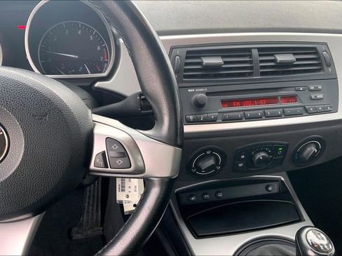 Used 2005 BMW Z4 2.5i image 19