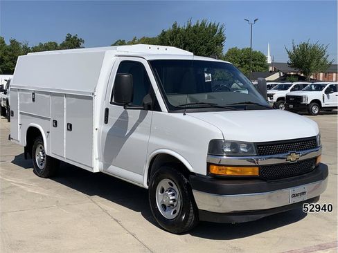Used 2020 Chevrolet Express 3500 w/ Driver Convenience Package RWD image 3