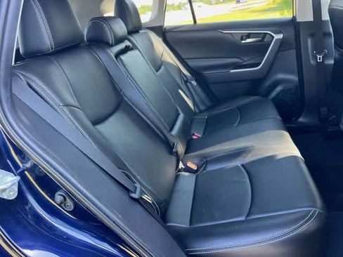 Used 2019 Toyota RAV4 XLE w/ Convenience Package FWD image 14