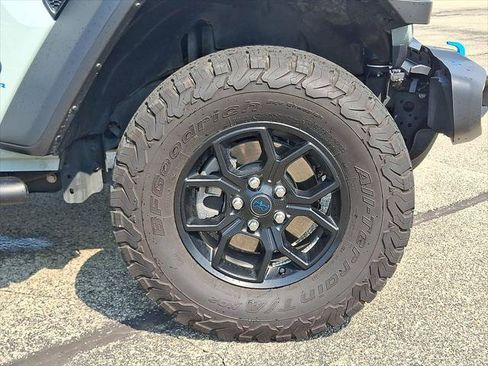 Used 2024 Jeep Wrangler Unlimited AWD/4WD image 9