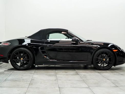 Used 2021 Porsche 718 Boxster image 11